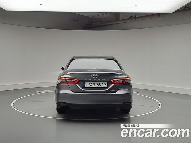 Toyota Camry XV70 2.5 LE Hybrid - фото 3