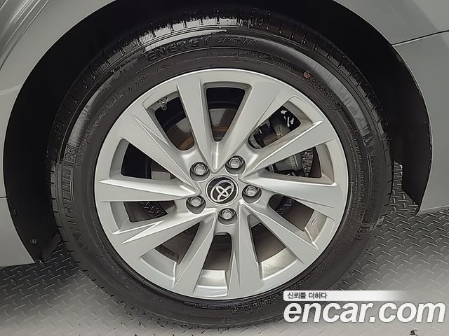 Toyota Camry XV70 2.5 LE Hybrid - фото 4