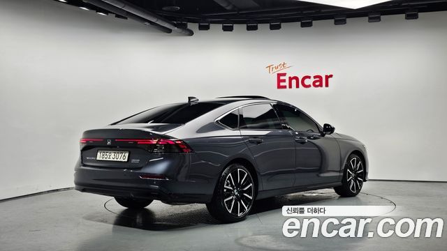 Honda Accord 11-го поколения 2.0 Hybrid Touring - фото 1