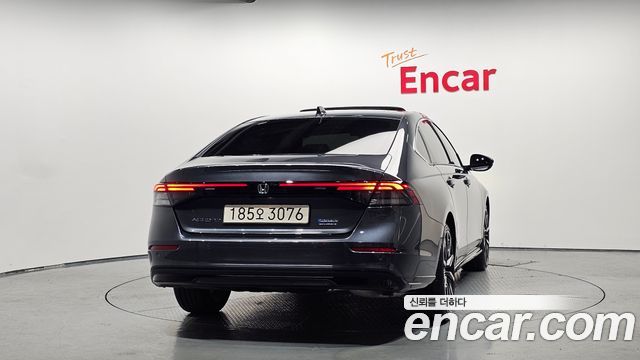 Honda Accord 11-го поколения 2.0 Hybrid Touring - фото 3