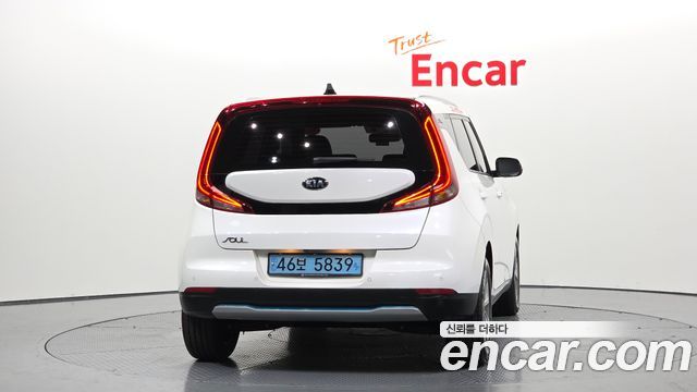 Kia Soul EV Prestige - фото 3