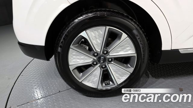 Kia Soul EV Prestige - фото 4