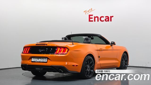 Ford Mustang Convertible - фото 0