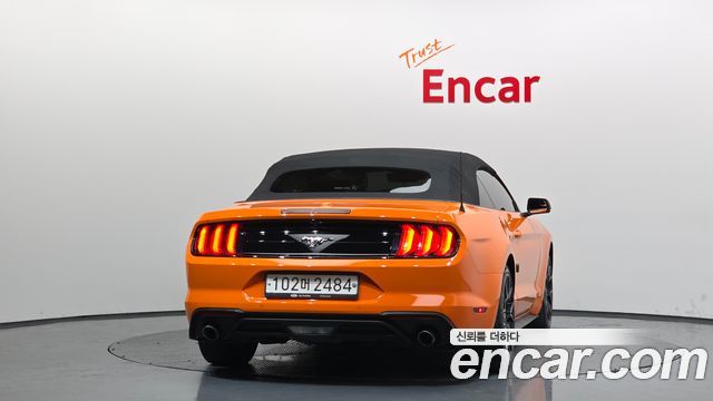 Ford Mustang Convertible - фото 2