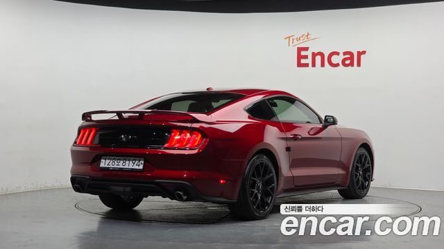 Ford Mustang Coupe - фото 1