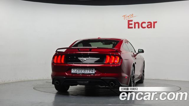Ford Mustang Coupe - фото 3