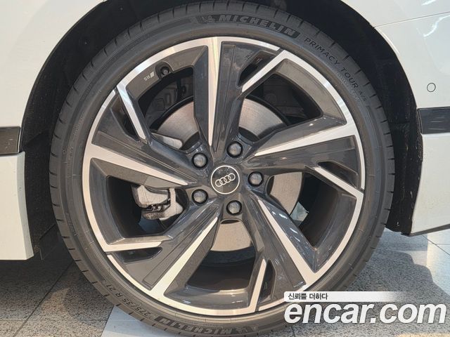 Audi A6 e-Tron Performance S line - фото 4