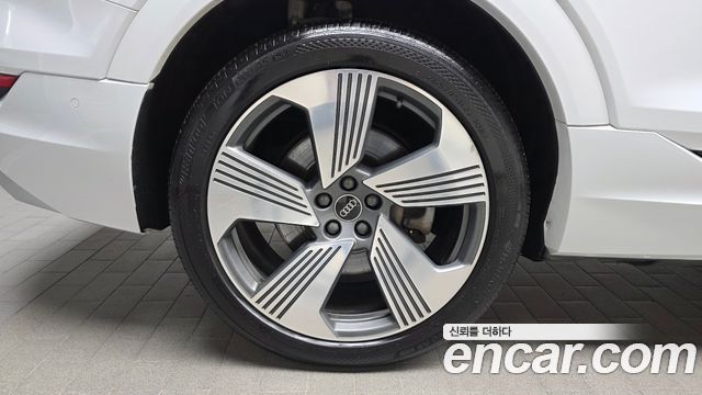 Audi e-tron 55 Quattro Sportback - фото 4