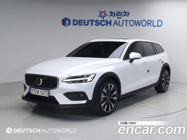Volvo V60 2-го поколения B5 Ultimate AWD - фото 0