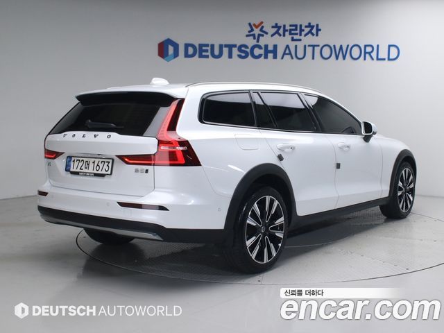 Volvo V60 2-го поколения B5 Ultimate AWD - фото 1