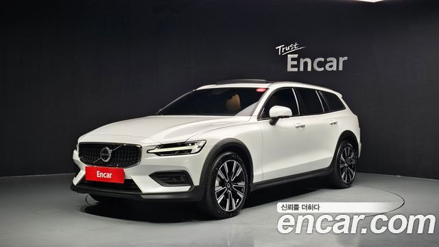 Volvo V60 2-го поколения B5 Ultra AWD - фото 0