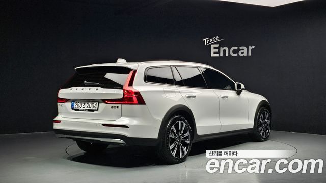 Volvo V60 2-го поколения B5 Ultra AWD - фото 1