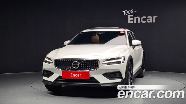 Volvo V60 2-го поколения B5 Ultra AWD - фото 2