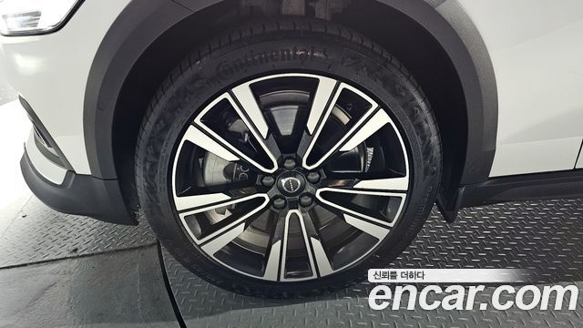 Volvo V60 2-го поколения B5 Ultra AWD - фото 4