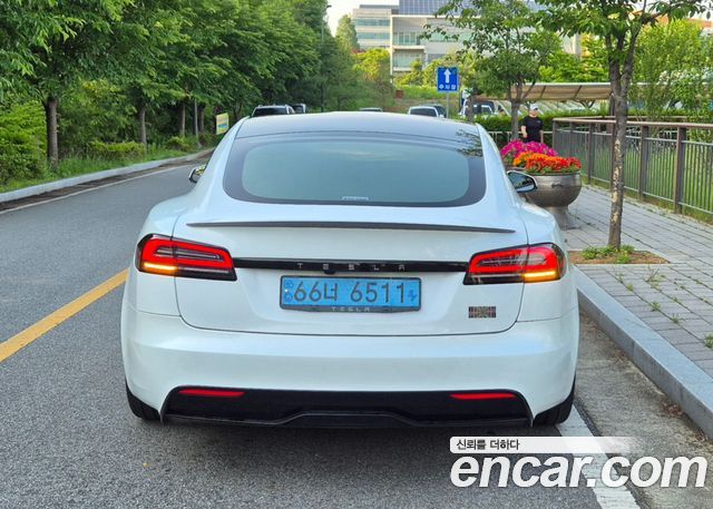 Tesla Model S Plaid - фото 4
