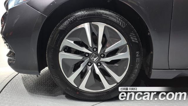Honda Accord 10-го поколения 2.0 Hybrid EX-L - фото 4