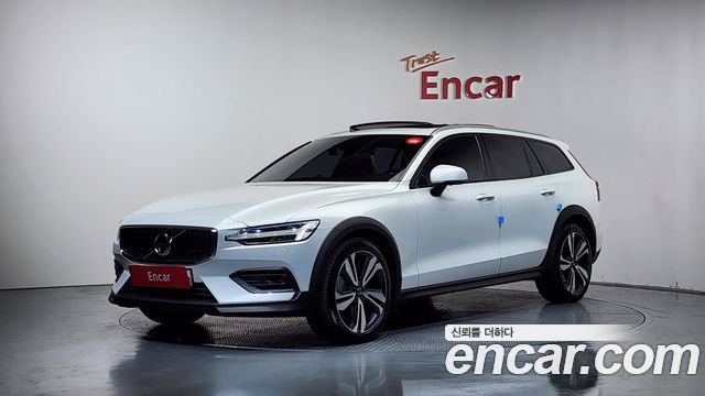 Volvo V60 2-го поколения T5 Pro AWD - фото 0