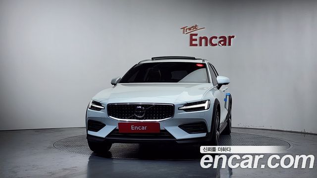 Volvo V60 2-го поколения T5 Pro AWD - фото 2