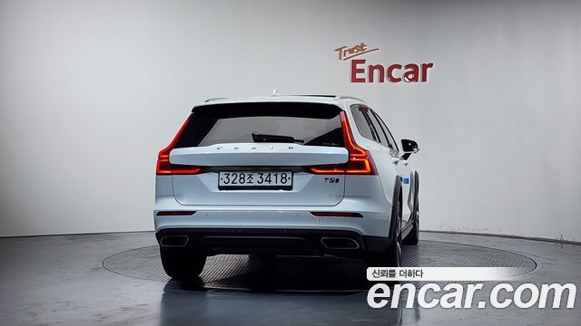 Volvo V60 2-го поколения T5 Pro AWD - фото 3