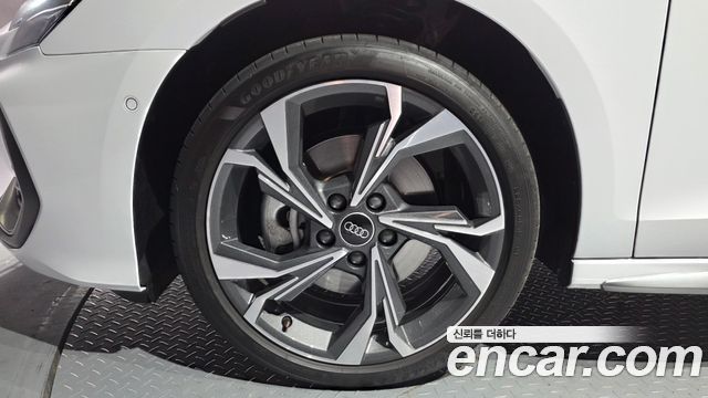 Audi A3 40 TFSI Premium - фото 4