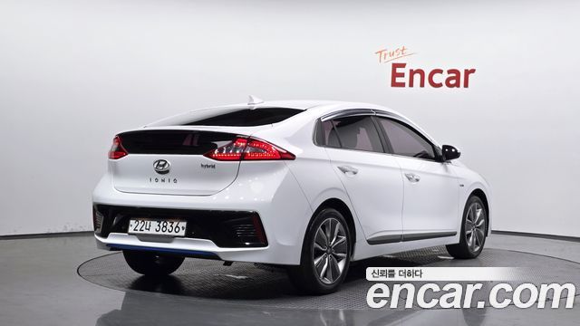 Hyundai Ioniq гибрид Q - фото 1