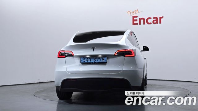 Tesla Model Y Long Range AWD - фото 3