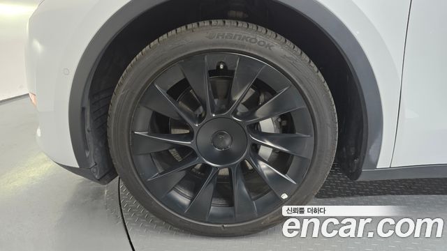 Tesla Model Y Long Range AWD - фото 4