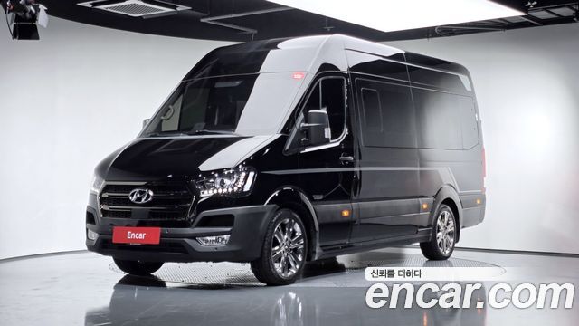 Hyundai Solati 11-Seater Luxury - фото 0