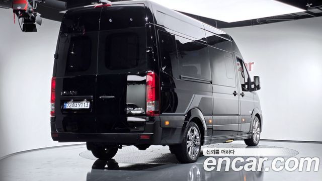 Hyundai Solati 11-Seater Luxury - фото 1