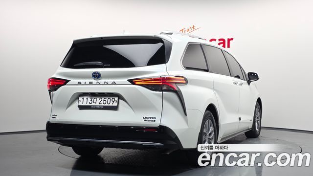 Toyota Sienna 4-го поколения 2.5 Hybrid AWD - фото 1