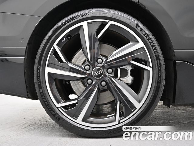 Audi A6 e-Tron Performance S line - фото 4