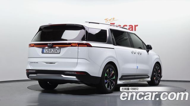 Kia Carnival 4-го поколения 9-Seater Signature - фото 1