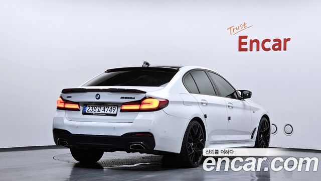 BMW 5-Series G30 520d xDrive M Sport Package Plus - фото 1