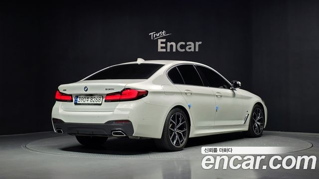 BMW 5-Series G30 530i xDrive M Sport Package - фото 1