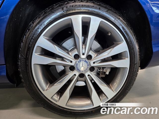 Mercedes-Benz C-Class W205 C200 - фото 4