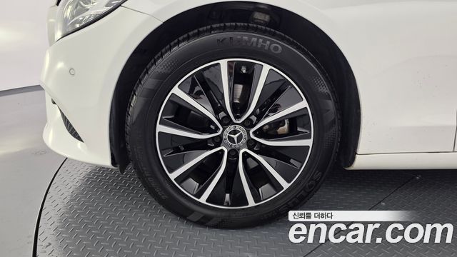 Mercedes-Benz C-Class W205 C200 - фото 3