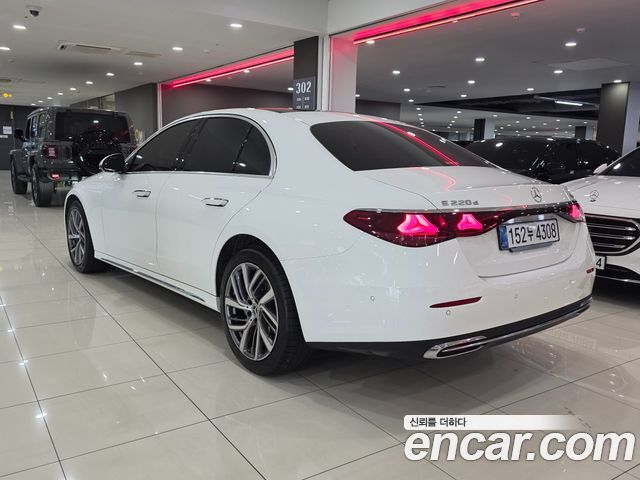 Mercedes-Benz E-Class W214 E220d 4MATIC Exclusive - фото 1