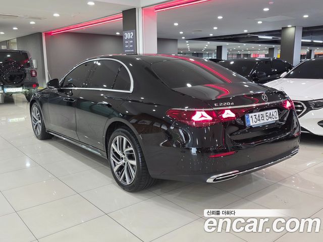 Mercedes-Benz E-Class W214 E220d 4MATIC Exclusive - фото 1