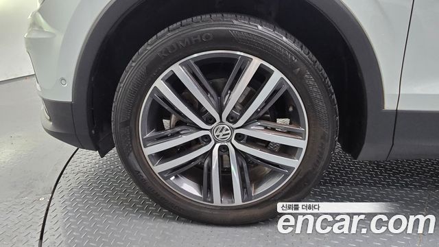 Volkswagen Tiguan 2.0 TDI Prestige - фото 4