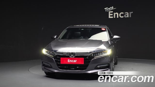 Honda Accord 10-го поколения 2.0 Hybrid Touring - фото 2