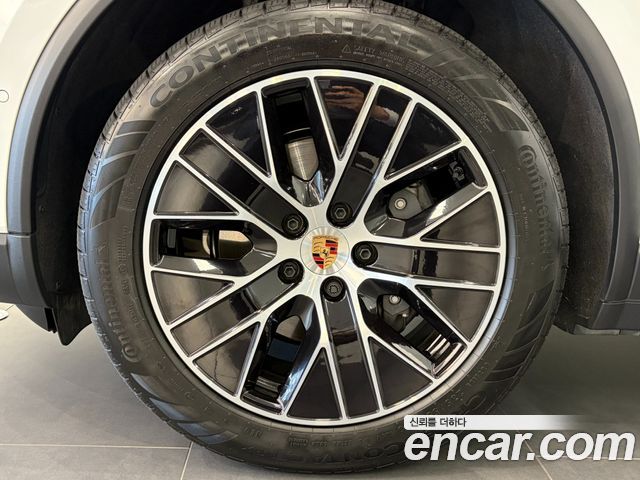 Porsche Macan EV Base 4 - фото 4