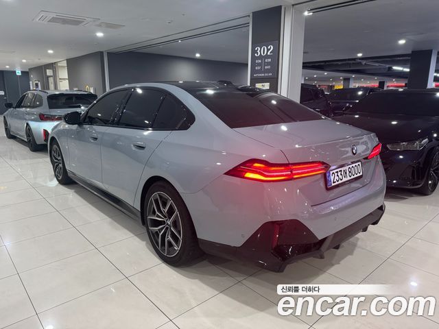 BMW 5-Series G60 520i M Sport - фото 1