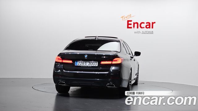 BMW 5-Series G30 520i M Sport - фото 3