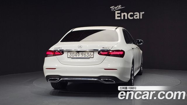 Mercedes-Benz E-Class W213 E220d 4MATIC AMG Line - фото 3