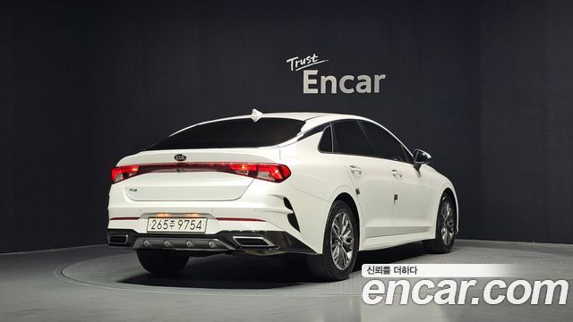 Kia K5 3-го поколения 2.0 Prestige - фото 1