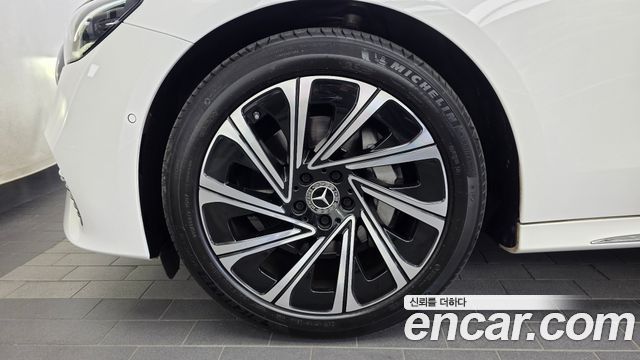 Mercedes-Benz E-Class W214 E300 4MATIC Exclusive - фото 4