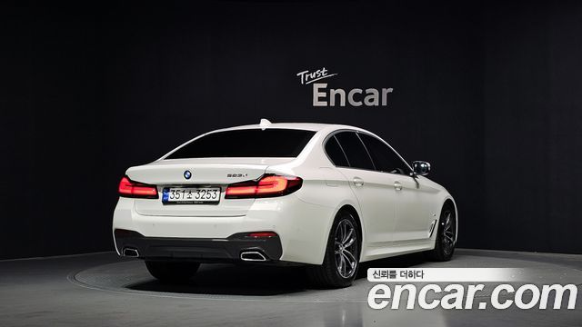 BMW 5-Series G30 523d M Sport - фото 1
