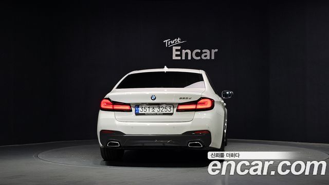 BMW 5-Series G30 523d M Sport - фото 3