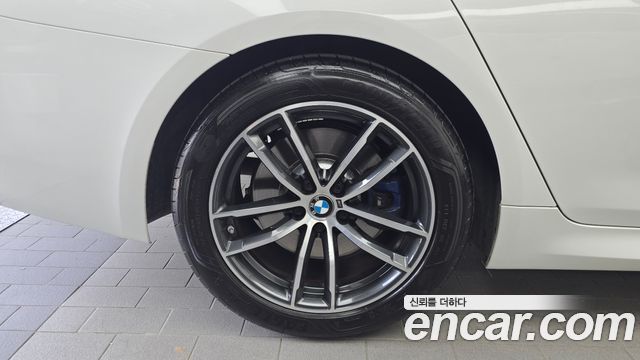 BMW 5-Series G30 523d M Sport - фото 4