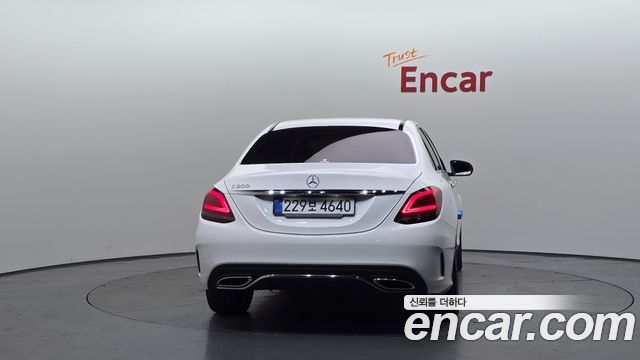 Mercedes-Benz C-Class W205 C200 AMG Line - фото 3